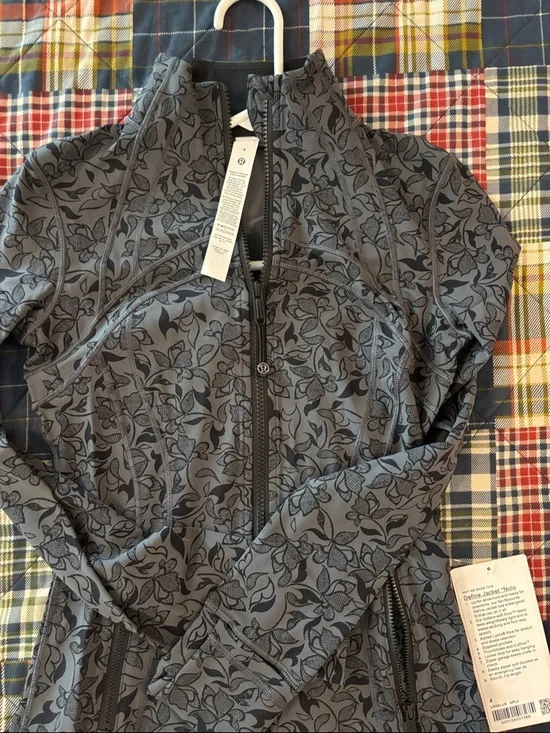 🍋🍋 lululemon athletica Gray Floral Zip-Up Jacket - Picture 2 of 6